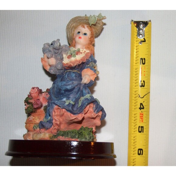 Lot Of 4 Victorian Style girls with dolls heavy 6" Hand Painted Figurines - Picture 6 of 8